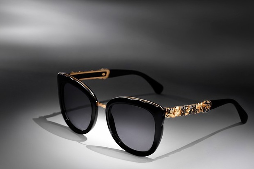 Chanel Bijou: grife lança coleção de óculos decorados | Moda | Vogue