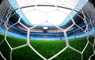 Grêmio busca sua nova cara contra Furacão, perto de recorde de vitórias