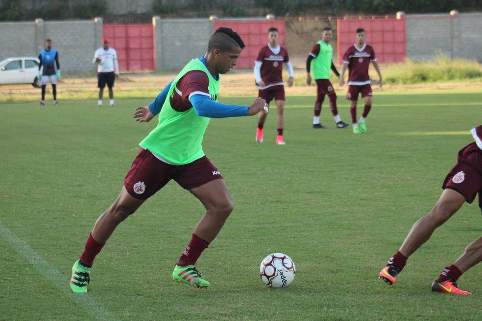 Lucão treinou normalmente na quarta-feira, mas pediu desligamento nesta quinta (Foto: Canindé Pereira/Divulgação)