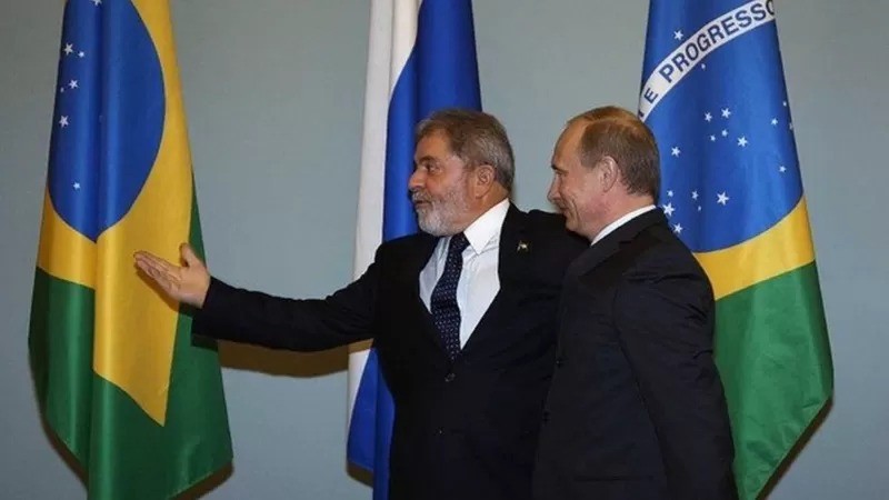 O ex-presidente Lula durante encontro com Vladimir Putin, então primeiro-ministro da Rússia, em Moscou em maio de 2010 (Foto: RICARDO STUCKERT/BIBLIOTECA DA PRESIDÊNCIA via BBC)
