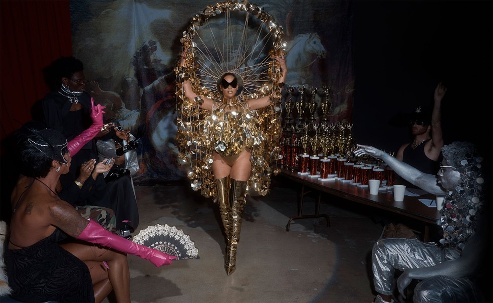 Beyoncé em contexto festivo — Foto: Divulgação/site oficial