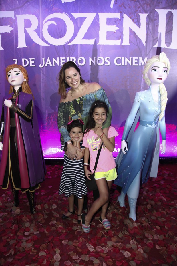 Mariana Belém com as filhas (Foto: Marcos Ribas/Brazil News)