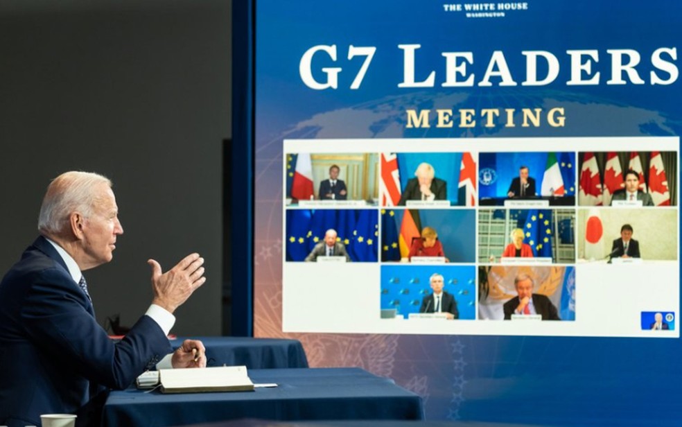 O presidente dos EUA, Joe Biden, participa de reunião virtual do G7, na terça-feira (24), sobre retirada de cidadãos do Afeganistão — Foto: Reprodução/Twitter/WhiteHouse