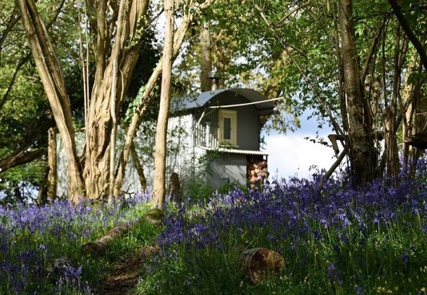 Na Inglaterra, hospedagem em cabanas é opção para quem quer escapar das opções tradicionais (Foto: Reprodução)