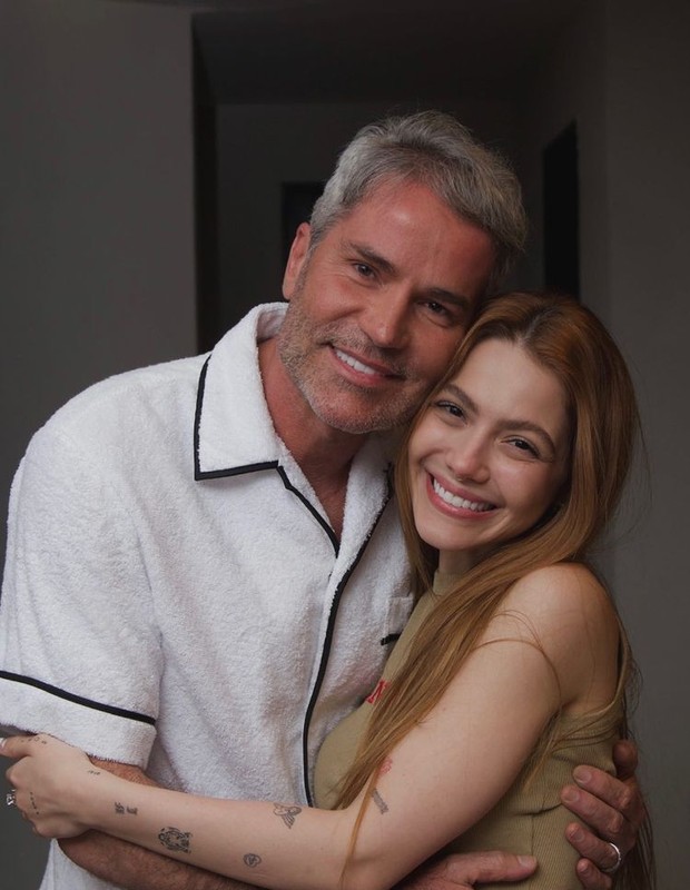 Sarah Poncio com o pai, Marcio Poncio (Foto: Reprodução/Instagram)