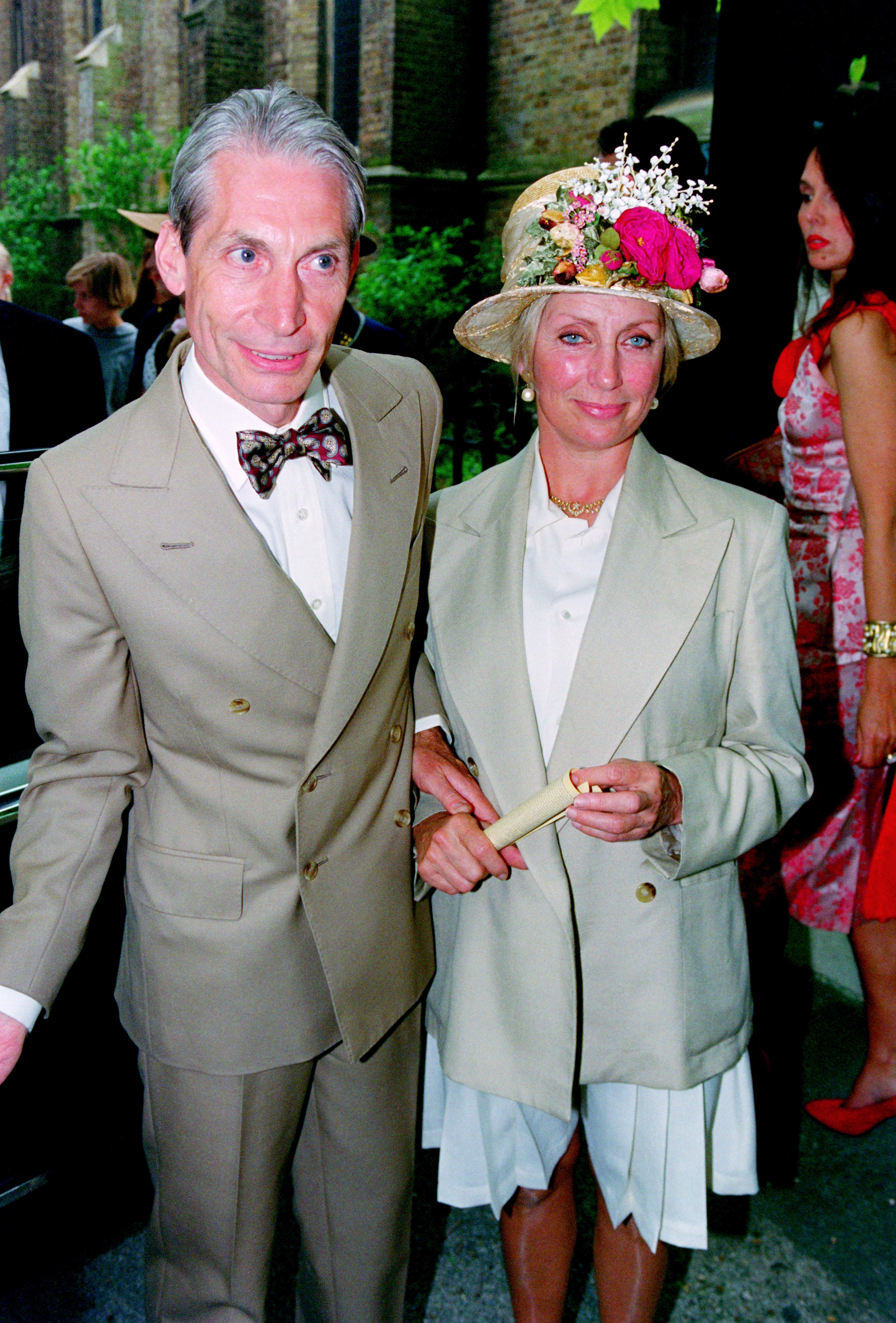 Drummer of The Rolling Stones, Charlie Watts and his wife Shirley Ann Shepherd, attend Georgia May Jagger's christening at Saint Andrew's church, Richmond in 1992. (Photo by Dave Hogan/Hulton Archive/Getty Images) (Foto: Getty Images)