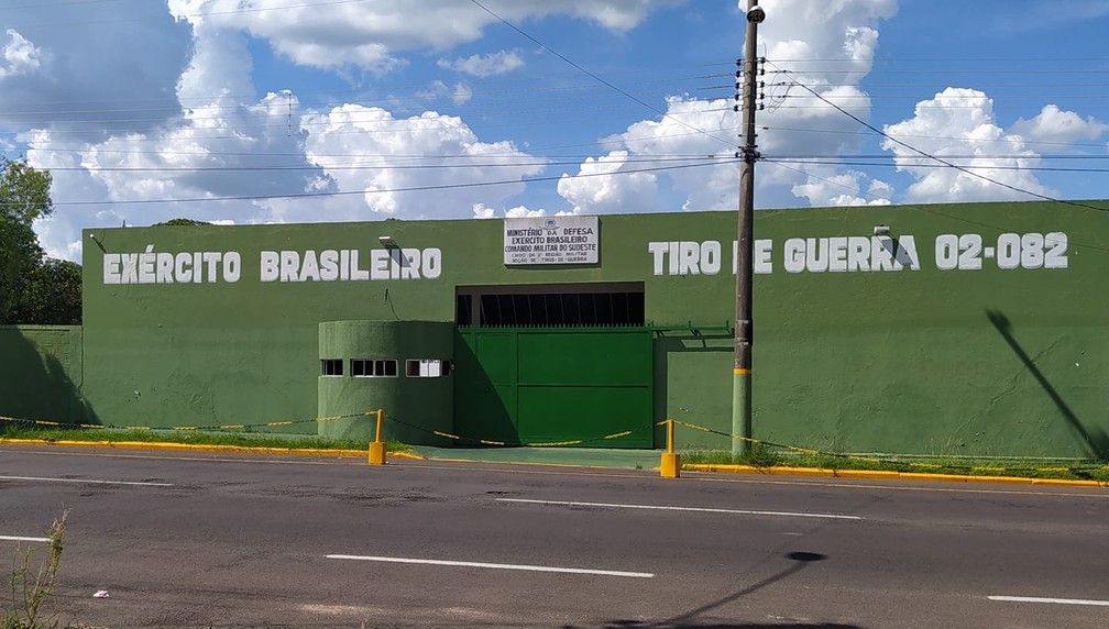 Militares do Exército Brasileiro sairão do Tiro de Guerra de Dracena para a desinfecção de locais de grande circulação de pessoas na cidade — Foto: Reprodução/Facebook