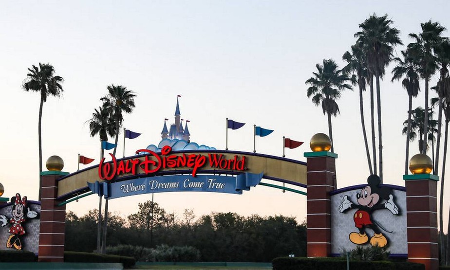 A entrada do Parque da Disney em Orlando: voos suspensos