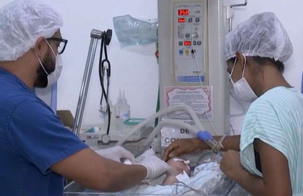 Liz nasceu no dia 28 de novembro em Feira de Santana, a cerca de 100 Km de Salvador. Desde então, está internada na UTI neonatal do Hospital Inácia Pinto dos Santos  — Foto: Reprodução / TV Bahia