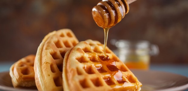 Waffle nutritivo leva banana orgânica, farinha de coco e é adoçado com mel (Foto: Divulgação)