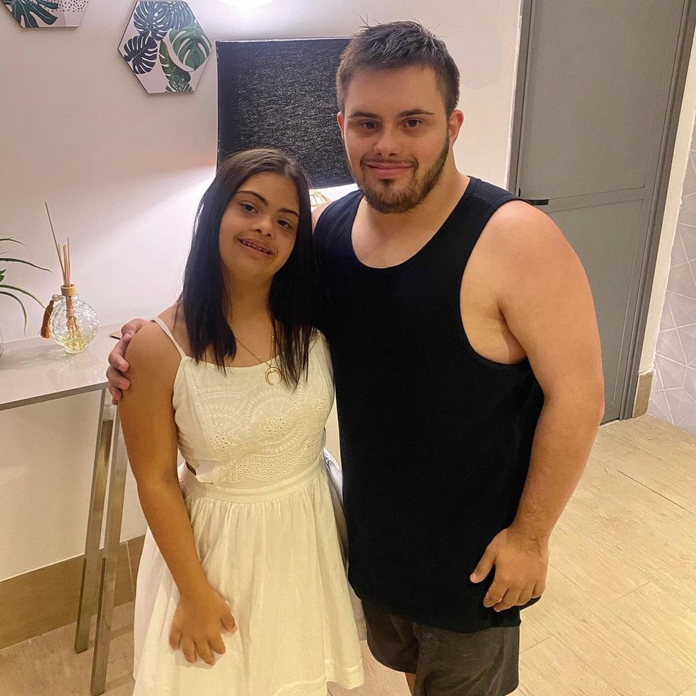 O namoro de Caio e Ivy sempre teve apoio de amigos e familiares — Foto: Reprodução/Instagram