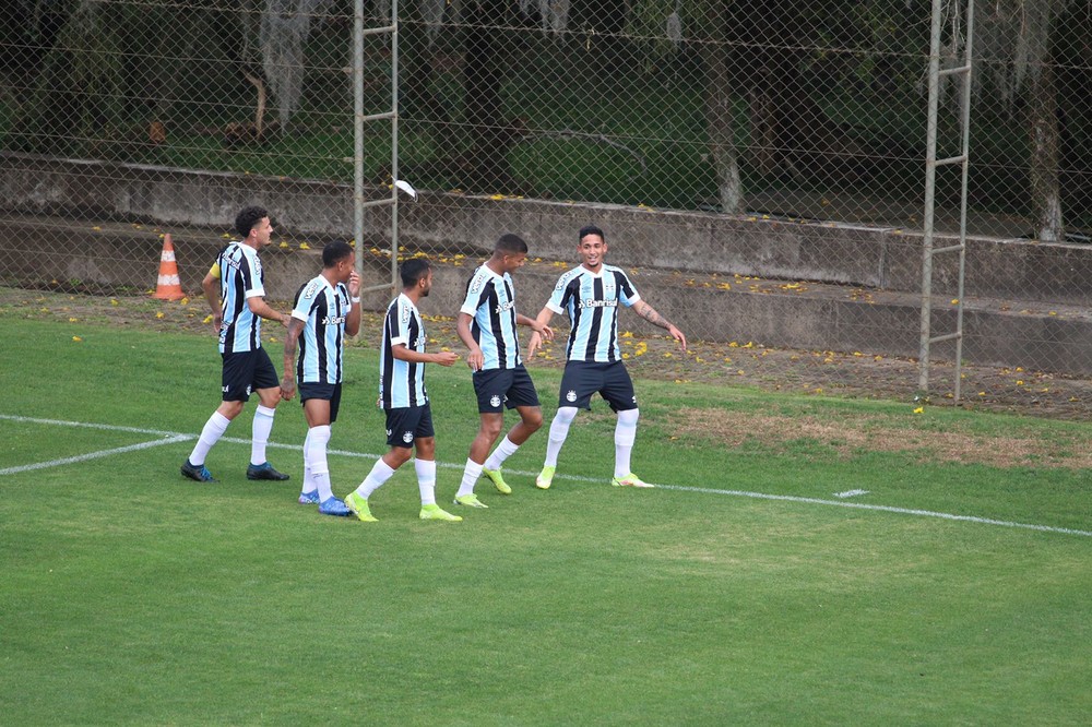 Time de transição do Grêmio empata com o Corinthians sob olhares de Felipão e direção
