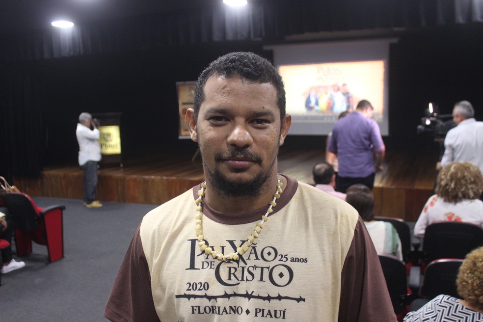 Alisson Rocha, diretor do espetáculo — Foto: Laura Moura /G1