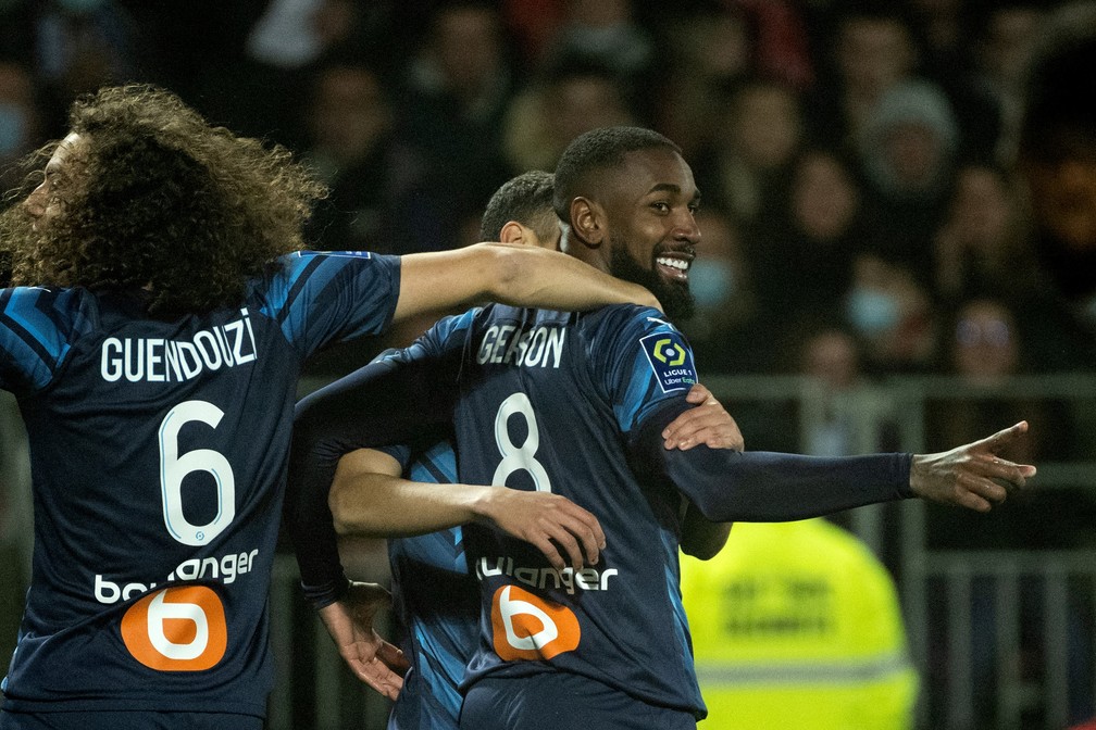 Gerson comemora o seu gol na vitória do Olympique de Marselha contra o Brest — Foto: Loic Venance/AFP