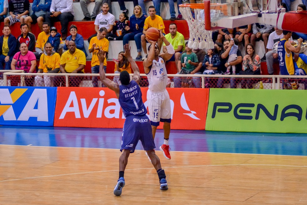 Márcio Dornelles em ação pelo São José na atual edição do NBB — Foto: Arthur Marega Filho/São José Basketball