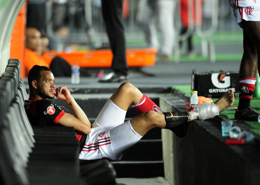 Réver apresenta evolução, corre contra o tempo e é dúvida contra o Emelec