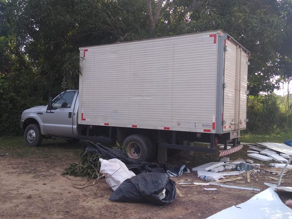 CaminhÃ£o baÃº que transportava a droga foi conduzido pela PRF para o municÃ­pio de SantarÃ©m, no ParÃ¡ â€” Foto: JÃ©ssica Luz/G1