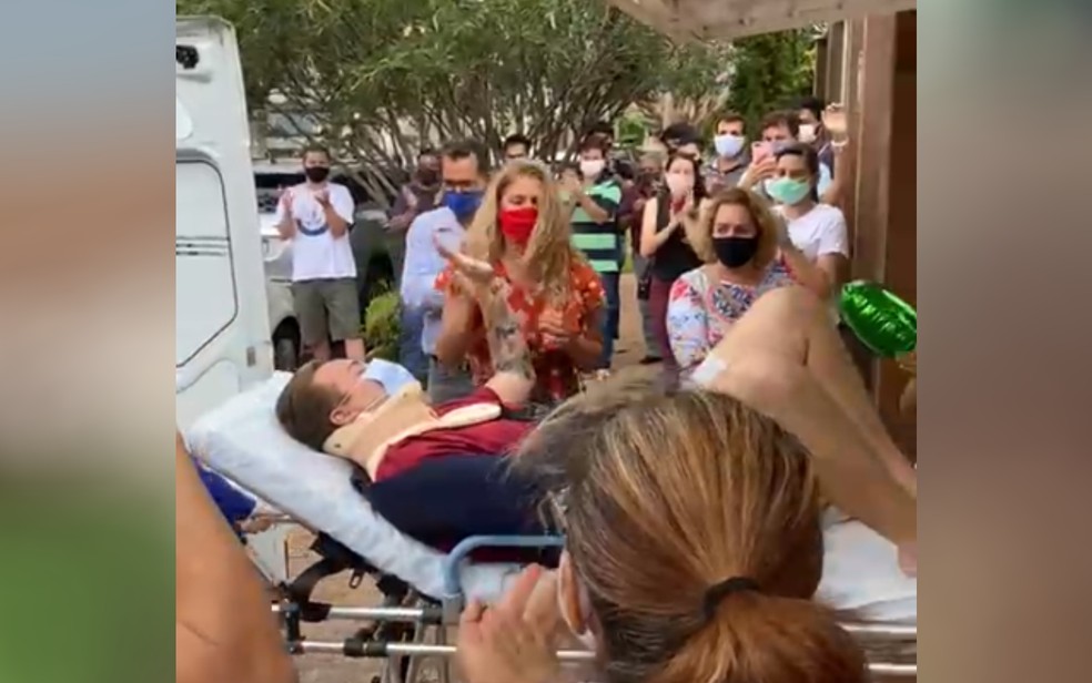 Jovem Empurrado Para Fora De Piscina A 6 Metros De Altura Em Festa De Luxo Recebe Alta Do Hospital Em Caldas Novas Goias G1