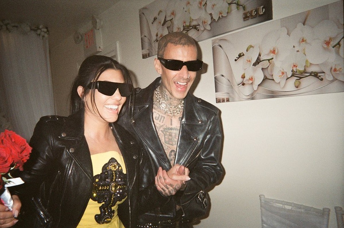 Kourtney Kardashian e Travis Barker em casam em Las Vegas |  Pop & Arte