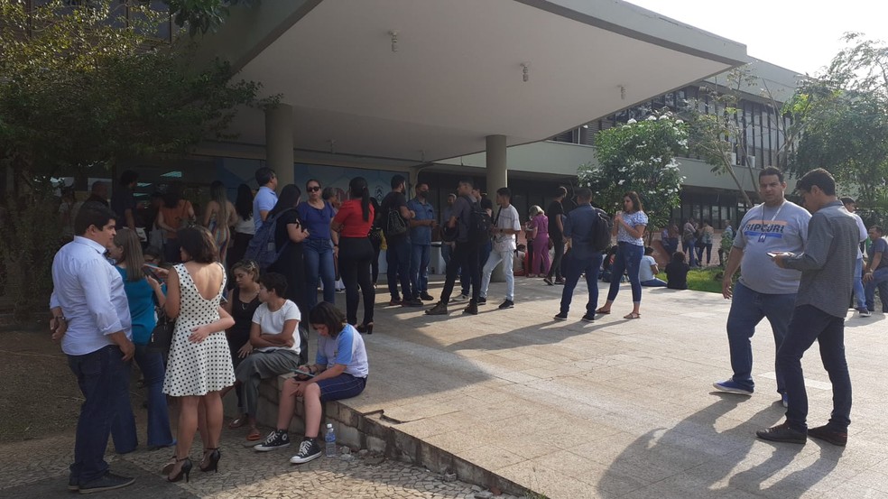 Servidores da Secretaria da Saúde foram impedidos de entrar no prédio — Foto: Divulgação