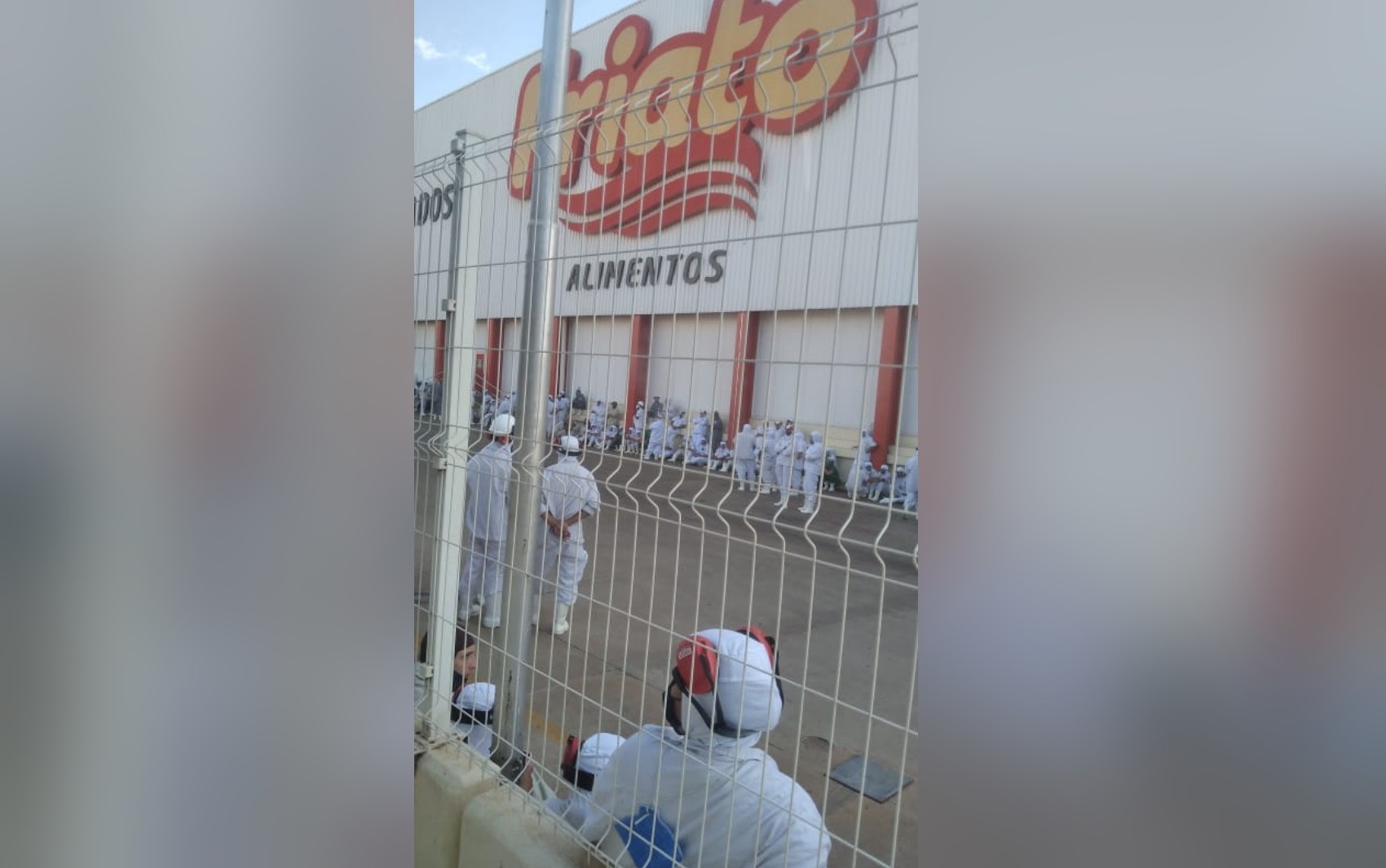 Frigorífico tem vazamento de amônia e funcionários são levados a hospital de Pires do Rio