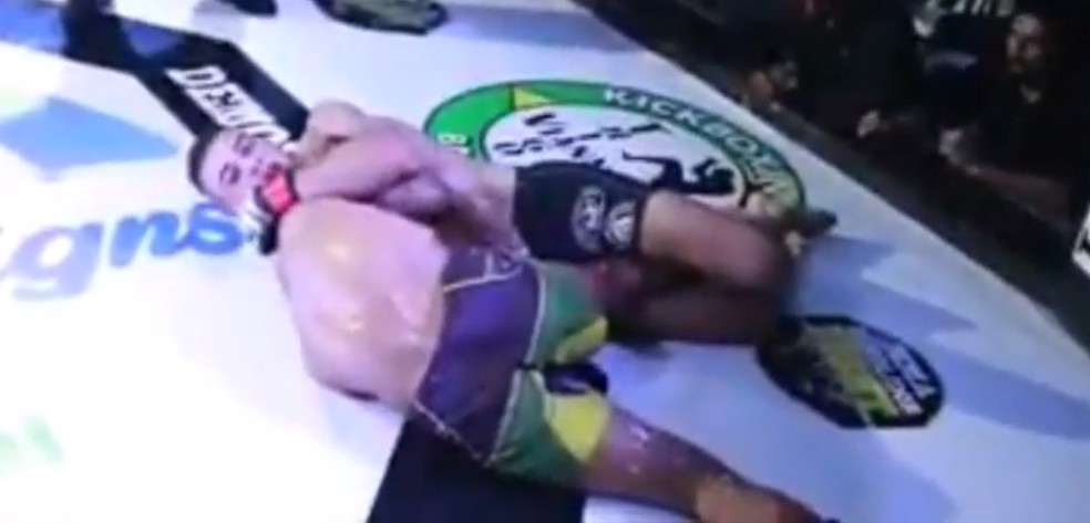 Assistir Avai X Coritiba Ao Vivo Gratis Lutador Fica Apagado Por Quase 2min Em Luta Pior Experiencia Da