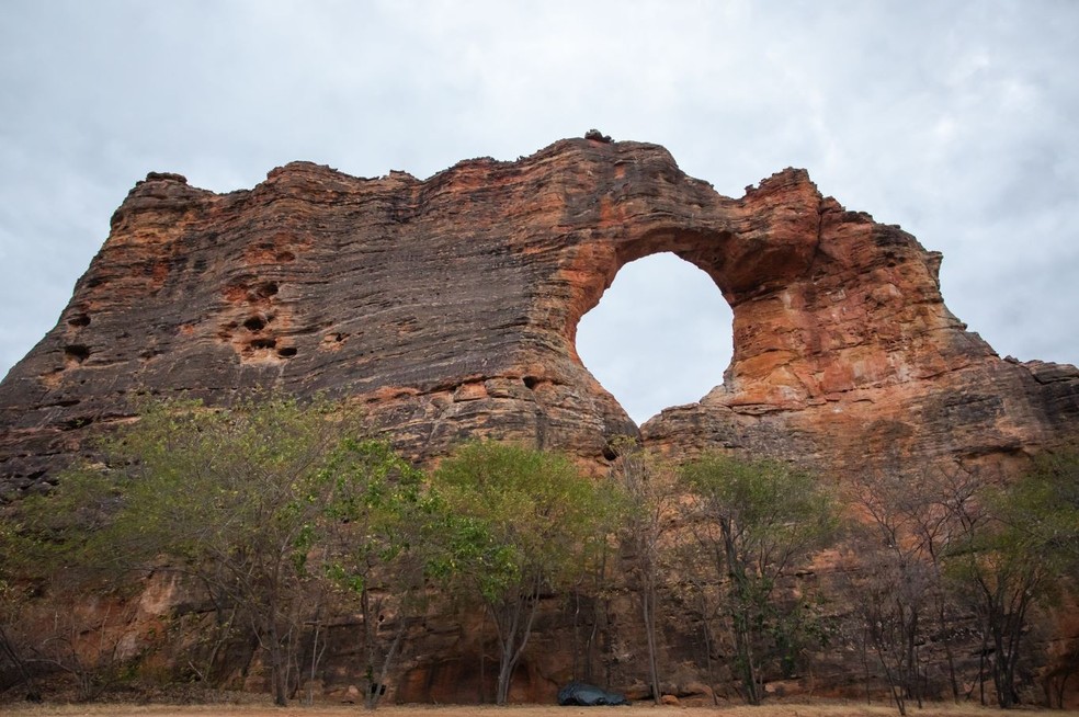 Pedra furada, no Parque Nacional da Serra da Capivara. — Foto: Celso Tavares/G1