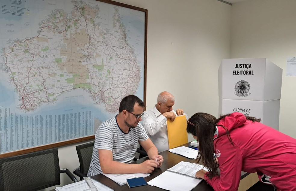 Seção eleitoral em Sydney na Autrália: votação começa primeiro para brasileiros que moram no exterior — Foto: O Globo