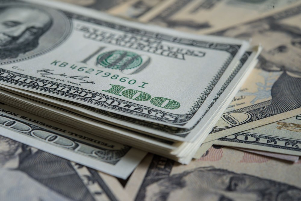 Dólar tem segundo dia de queda e encerra semana abaixo de R$ 5,24