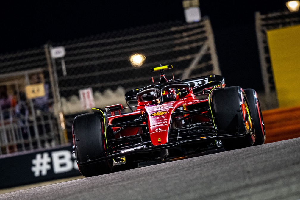 Carlos Sainz terminou na quarta posição do GP do Bahrein, abertura da temporada 2023 da F1 — Foto: Ercore Colombo/Ferrari