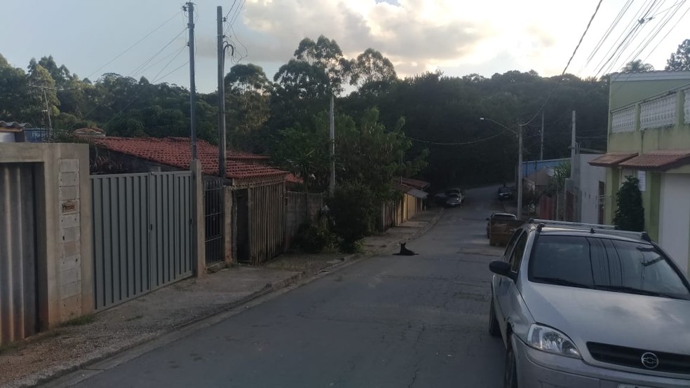 Casa onde ocorreu o crime fica em um bairro afastado do Centro de São Roque — Foto: Matheus Fazolin/G1