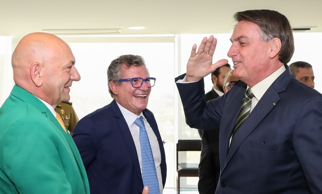 Jair Bolsonaro recebe Luciano Hang no Planalto
