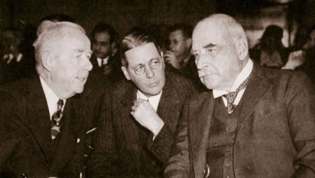 Thomas W. Lamont (esq.) era um dos banqueiros que negociavam com o secretário Pani em 1925 (Foto: Getty Images)