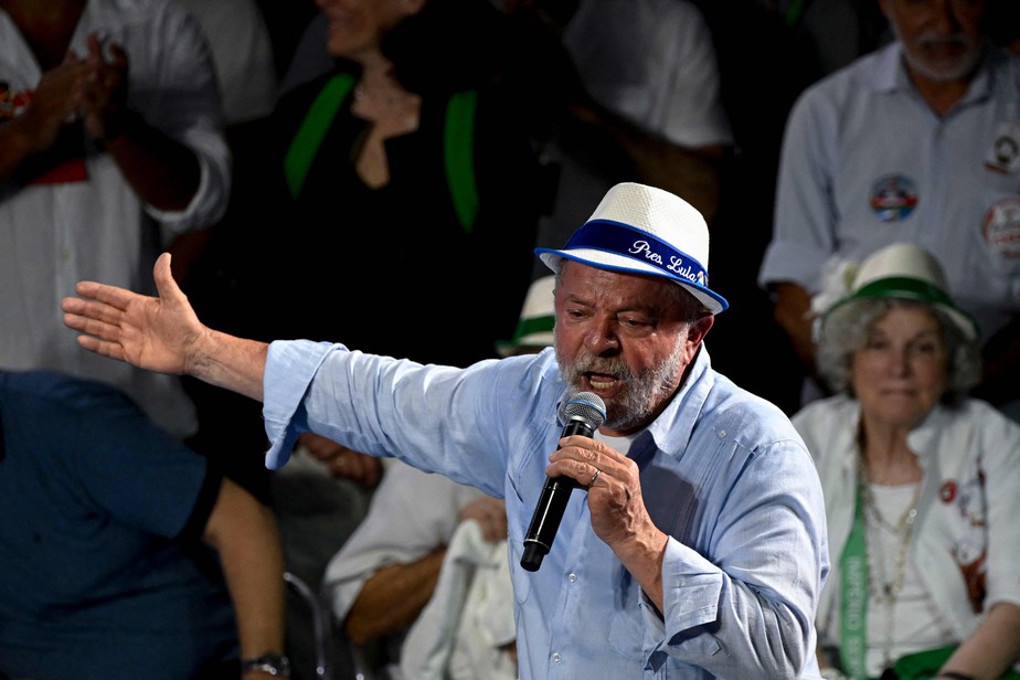 Lula em comício na quadra da Portela, em Madureira, no Rio