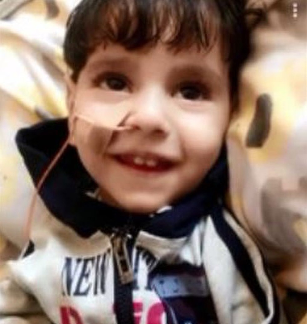 Abdullah Hassan foi diagnosticado com hipomielinização, doença neurológica rara que afeta a capacidade de respirar — Foto: Reprodução/CBS