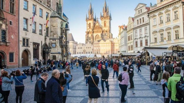 BBC - Praga está entre as cidades mais turísticas do mundo (Foto: MARC DUFRESNE/GETTY IMAGES via BBC)