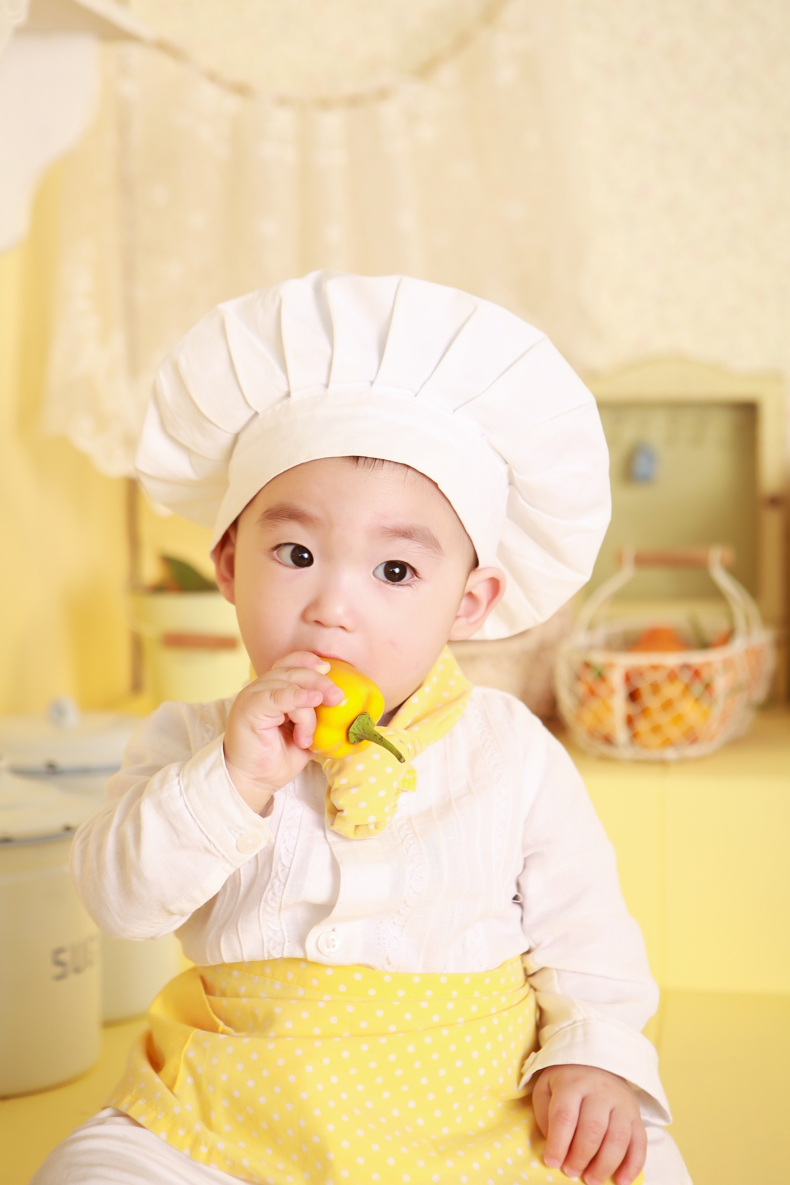 Criança vestida de chef de cozinha (Foto: Pixabay/Pexels)