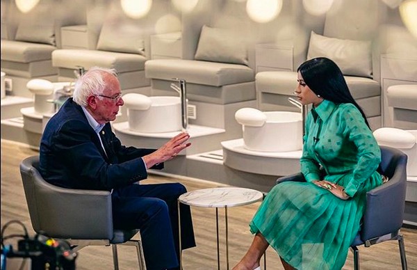 A rapper Cardi B com o político norte-americano Bernie Sanders (Foto: Instagram)