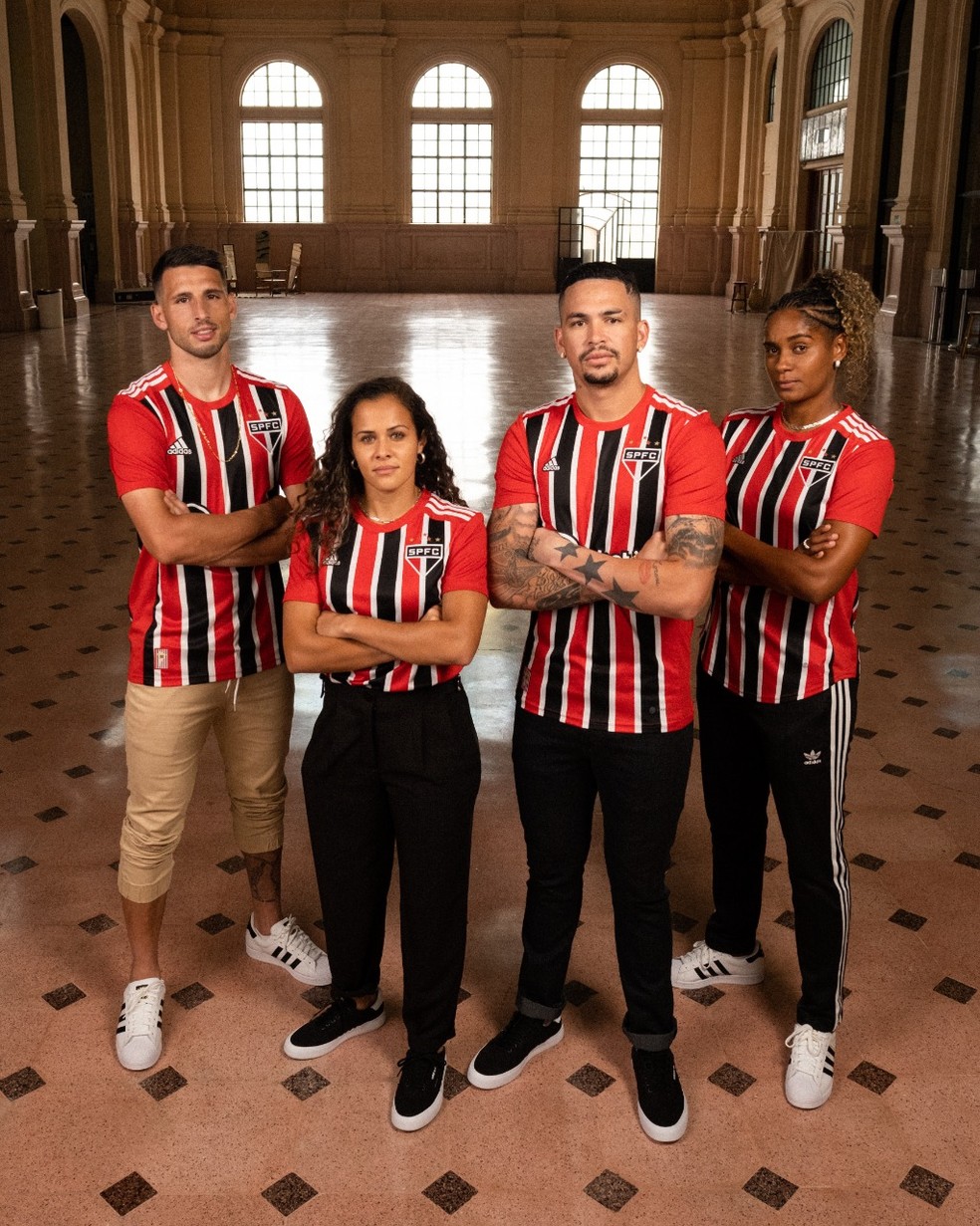 Jogadores do São Paulo com a camisa 2 — Foto: Divulgação Adidas