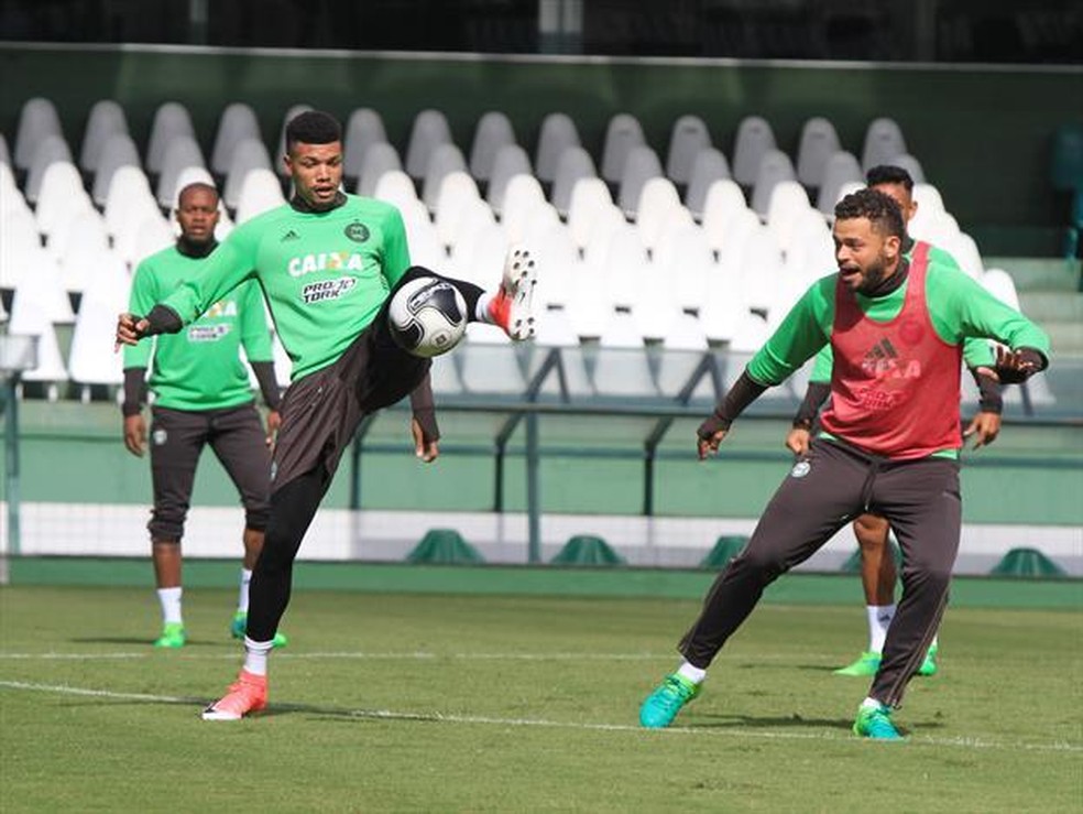 Coritiba fecha preparação e relaciona 22 jogadores para a ...