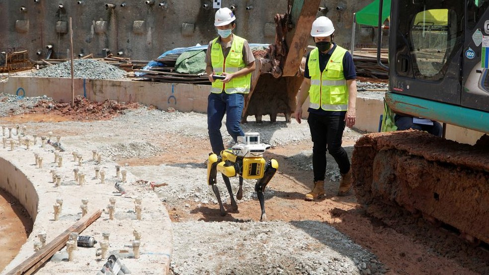 Robô em Singapura foi construído por empresa dos Estados Unidos — Foto: Reuters
