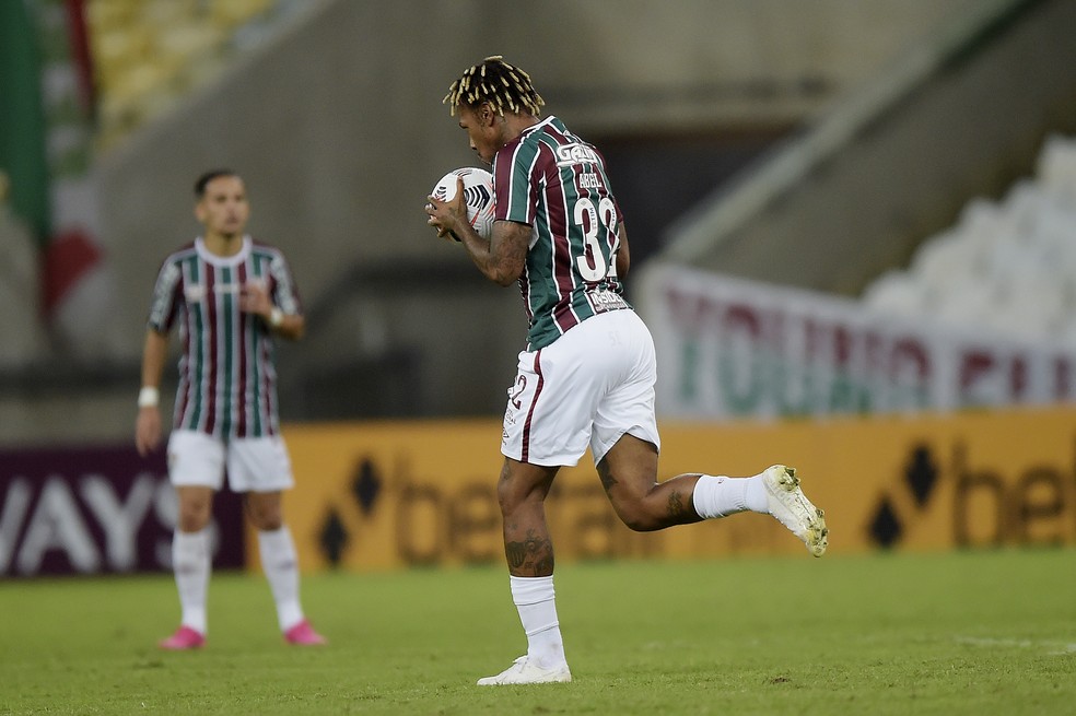 Abel Hernández mantém crença em classificação do Fluminense: 