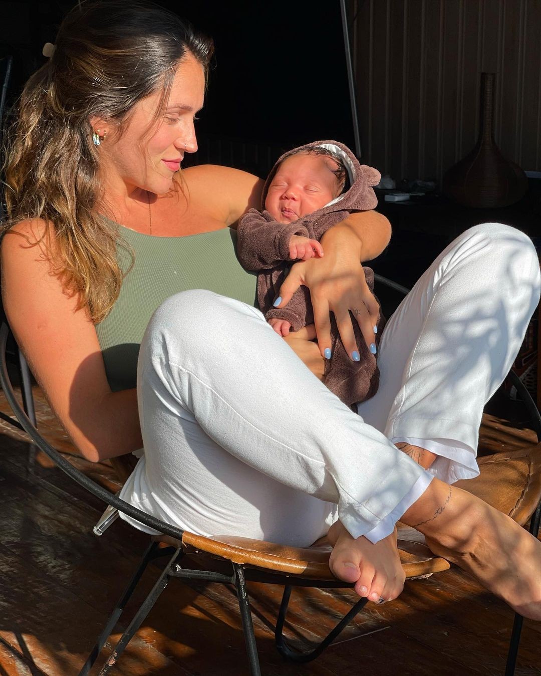 Aline Becker aproveita dia de sol com o filho, Kalu, e Rafael Zulu compartilha momento (Foto: Reprodução / Instagram)