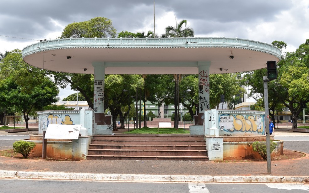 Após várias obras, o Coreto da Praça Cívica voltou ao seu modelo original em 1978 , o qual é mantido — Foto: Paula Resende/ G1