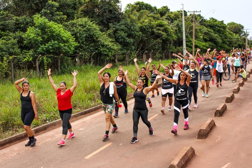 Dezenas participaram da caminhada ecológica, em julho de 2017, em São Paulo.  (Foto: Divulgação)