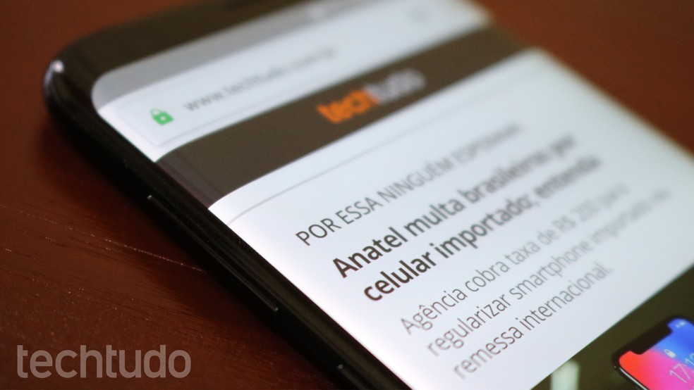 Galaxy S8 tem o mesmo design do Galaxy S9 — Foto: Filipe Garrett/TechTudo