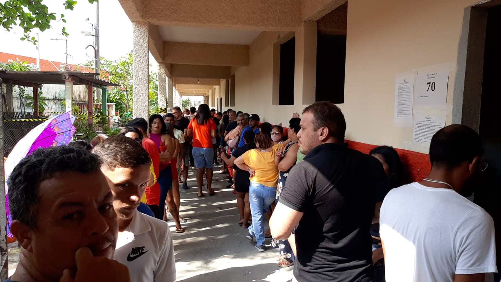 Eleitores reclamam de filas e sujeira com santinhos no Pará: 'desumano' e 'imundície', afirmam