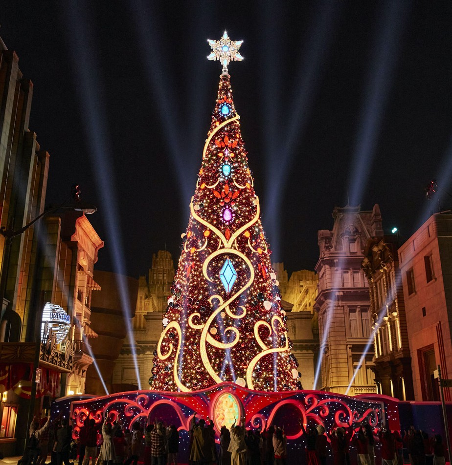 Árvore do Universal Studios no Japão tem 612 mil luzes que se acendem em um show diário