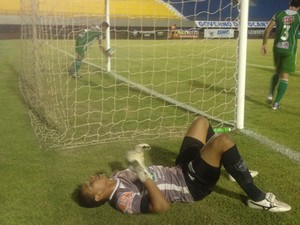 Carlinhos marca o segundo gol do Palmas contra o Guaraí (Foto: Vilma Nascimento/GloboEsporte.com)