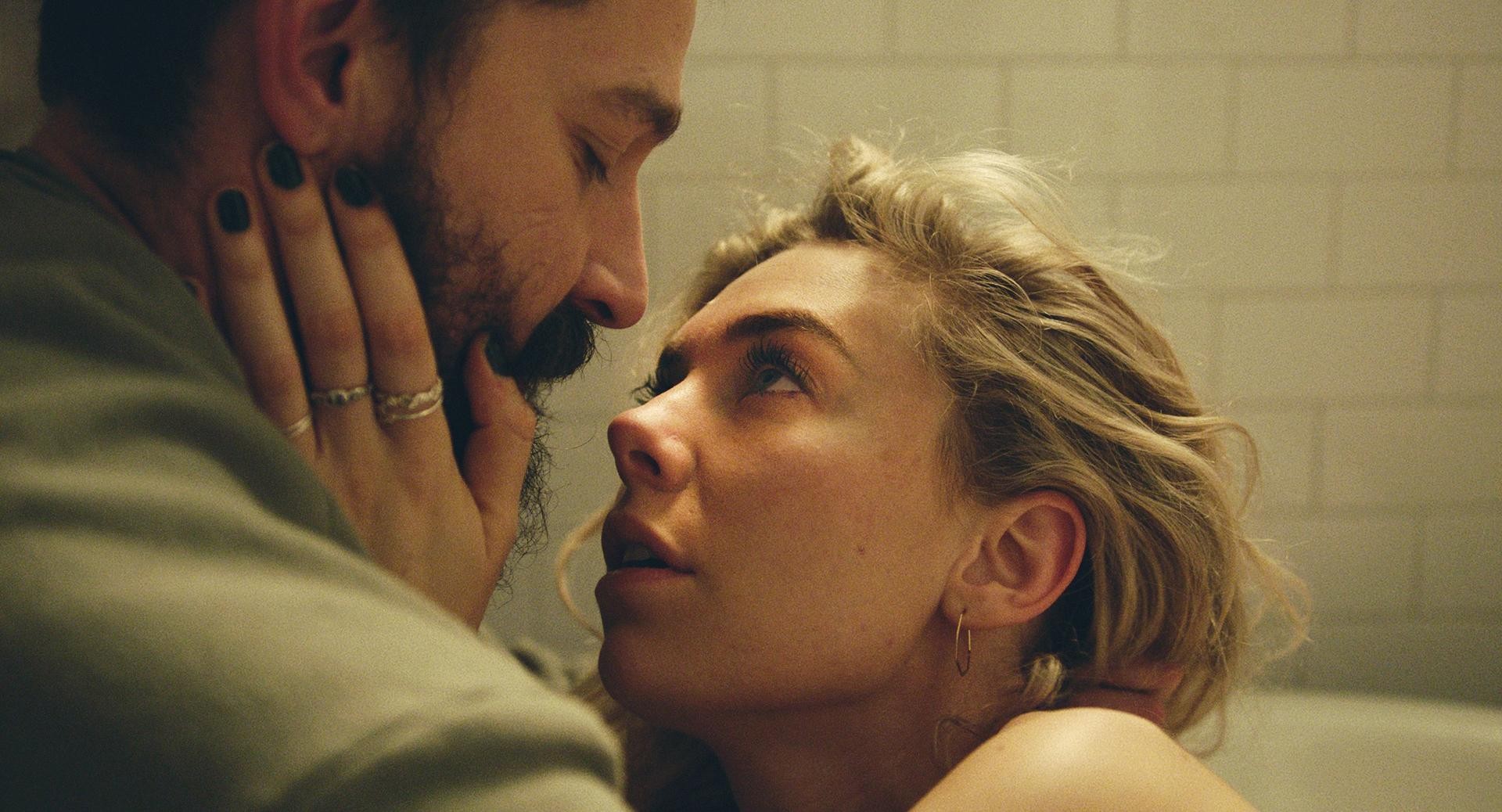 PIECES OF A WOMAN: (L to R) Shia LeBeouf as Sean and Vanessa Kirby as Martha (Foto: Netflix)